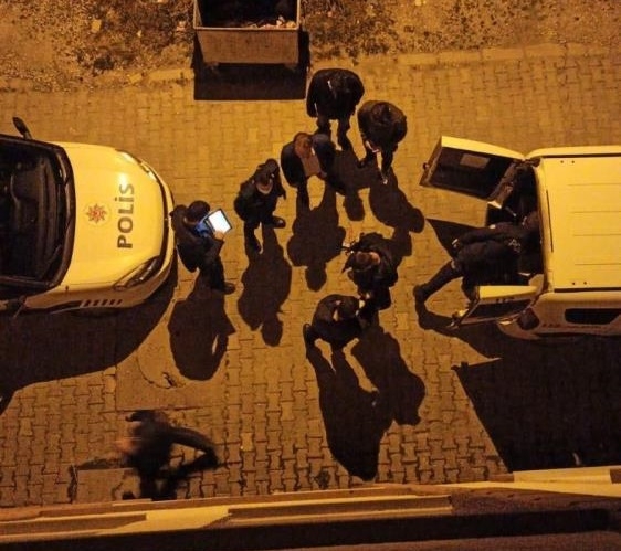 Şehirde film sahnesi gibi kovalamaca