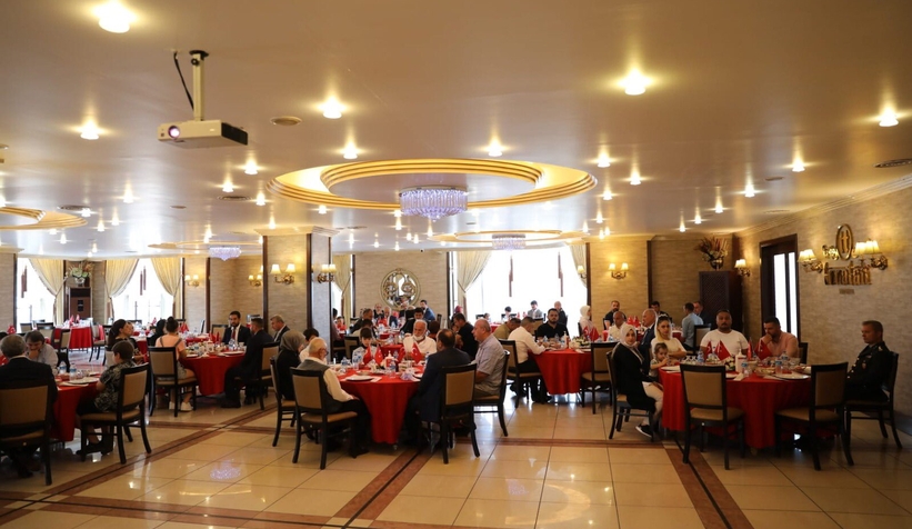 Şehit aileleri ve gaziler onuruna yemek düzenlendi