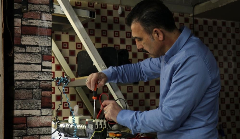 Şehit aileleri ve sağlıkçıların elektrik işlerini ücretsiz yapıyor