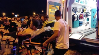 Şehrin göbeğinde bıçaklı kavga çıktı, 1 kişi yaralandı