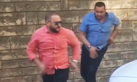 Şehrin göbeğinde falçatalı dehşet; Boğazını kesti