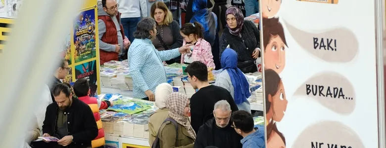 Şehrin kalbi kitapla atıyor