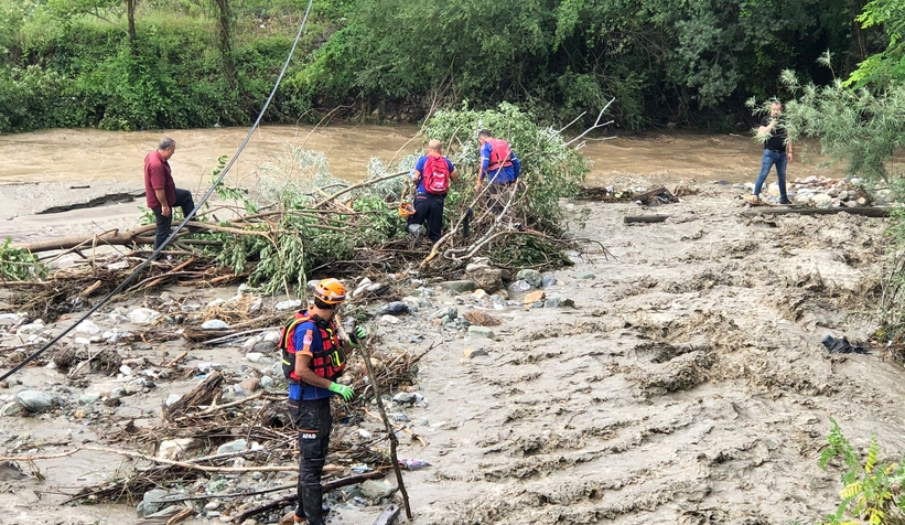 Sel sularına kapılan yaşlı adamı arama çalışmaları sürüyor