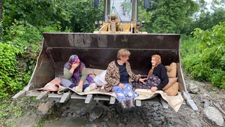 Selde mahsur kalan 100 yaşındaki nine böyle kurtarıldı