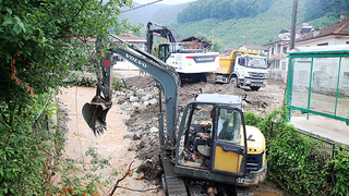 Selin vurduğu Akyazı'da yaralar sarılıyor