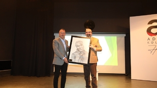 Senai Demirci OKM’de sevenleriyle buluştu