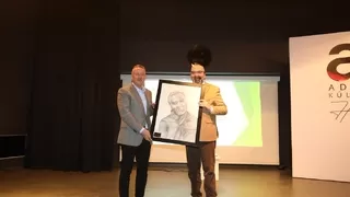 Senai Demirci OKM’de sevenleriyle buluştu