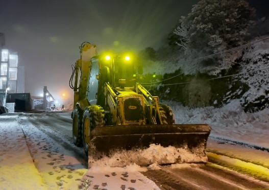 Serdivan Belediyesi karla mücadele için 24 saat sahada
