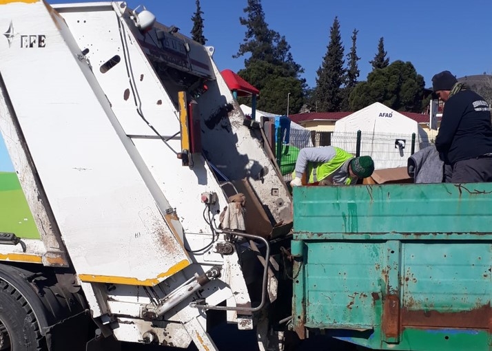 Serdivan Belediyesi temizlik işleri deprem bölgesinde