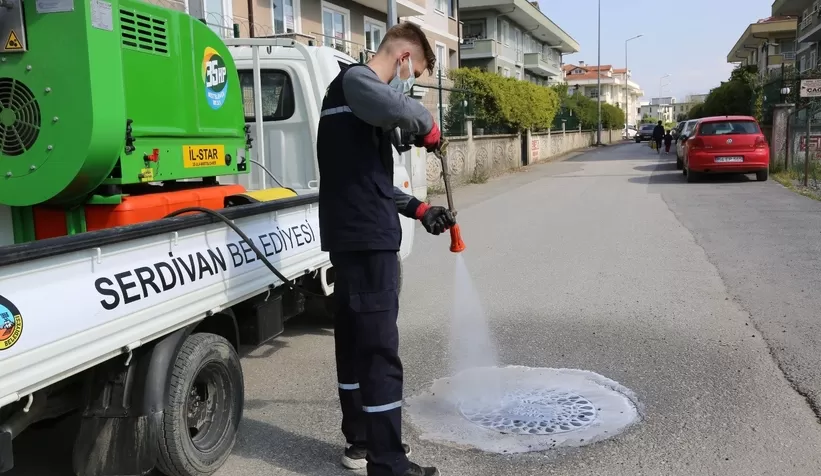 Serdivan Belediyesi’nden çevre dostu ilaçlama