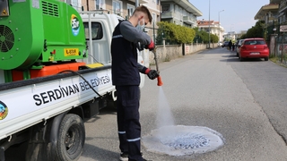 Serdivan Belediyesi’nden çevre dostu ilaçlama