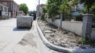 Serdivan Belediyesi’nden kaldırım çalışması