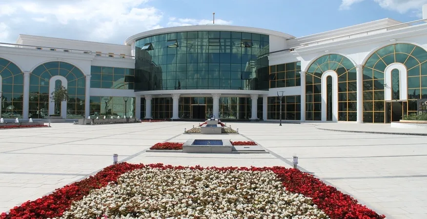 Serdivan'da 18 yaşına giren gençlere internet hediyesi!