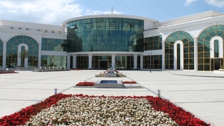 Serdivan'da 18 yaşına giren gençlere internet hediyesi!