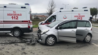 Serdivan'da kaza; 1’i bebek 3 yaralı