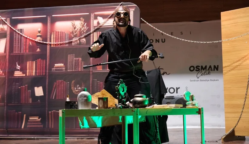 Serdivan'da kültür sanat yeni sezona tiyatro ile başladı