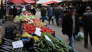 Serdivan'da pazarlara kademeli normalleşme düzenlemesi