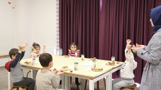  Serdivan'da tekne orucu tutan çocuklara erken iftar