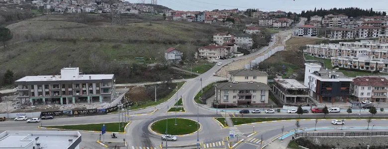 Serdivan'da yeni arterin istinat duvarları tamamlandı