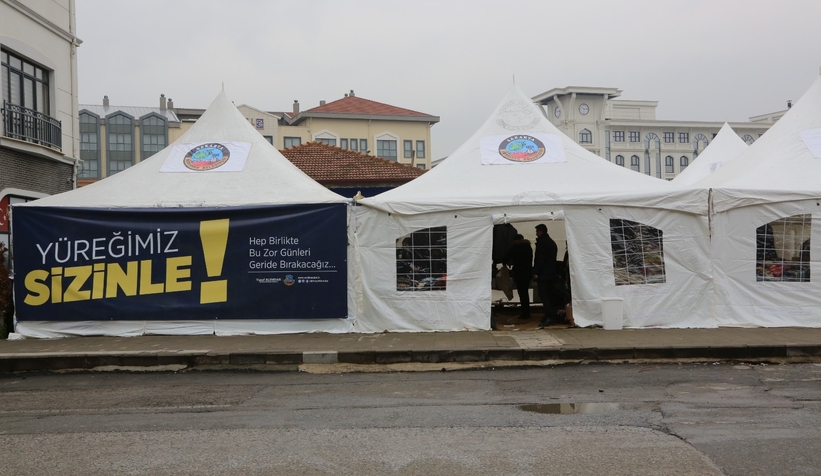 Serdivan depremzedelere kucak açtı