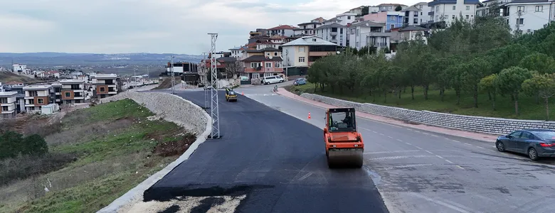 Serdivan'ın yeni arterinde asfalt atıldı