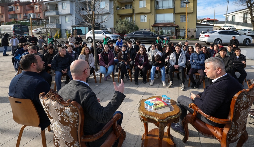 Serdivan seyir terasında gençlerle tarih söyleşisi 