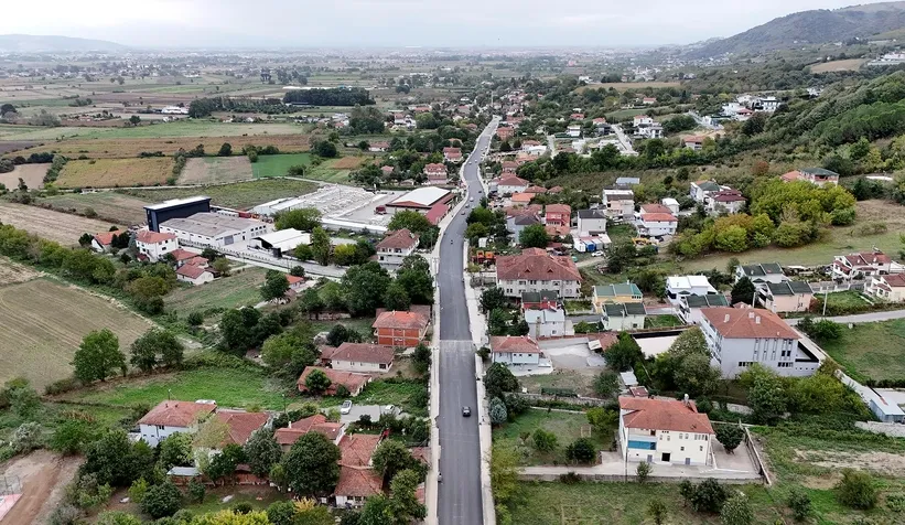 Serdivan’da 3 mahallenin yolu yenilendi