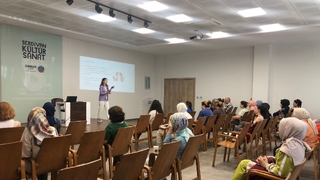 Serdivan’da aile yılı seminerleri sürüyor