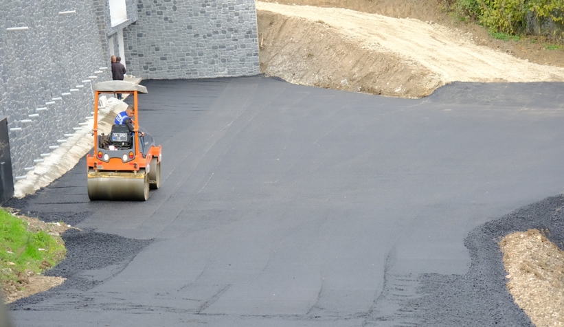 Serdivan’da asfalt çalışmaları sürüyor