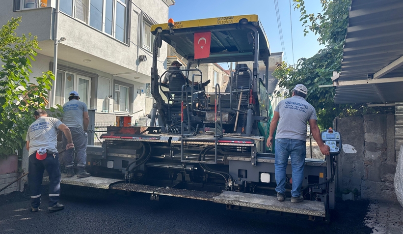 Serdivan’da asfalt çalışmaları sürüyor