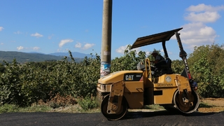 Serdivan’da asfalt mesaisi sürüyor