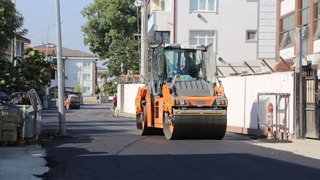 Serdivan’da asfalt mesaisi sürüyor