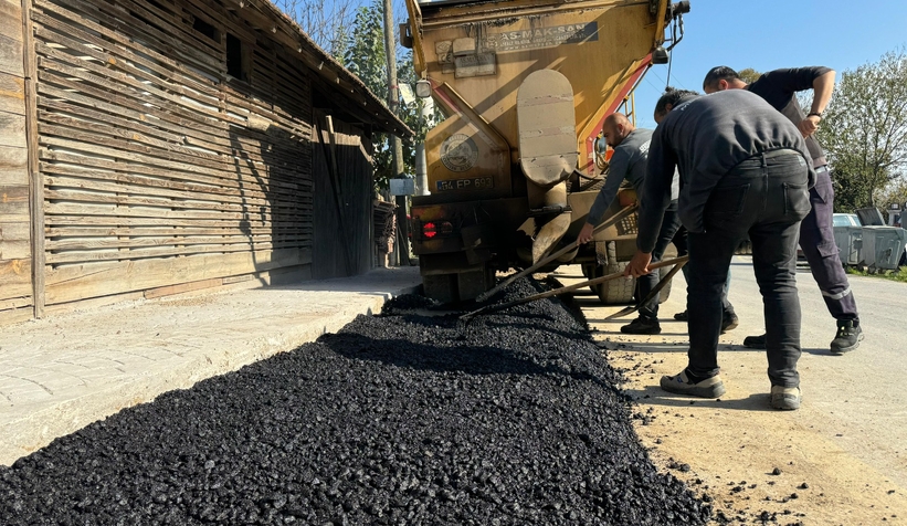 Serdivan’da asfalt seferberliği devam ediyor 
