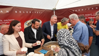 Serdivan’da aşure bereketi paylaşıldı