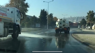 Serdivan’da cadde ve sokaklar dezenfekte edildi