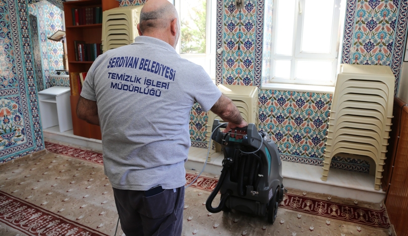 Serdivan’da camilerde bayram temizliği