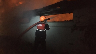 Serdivanda caminin çay ocağı alev alev yandı