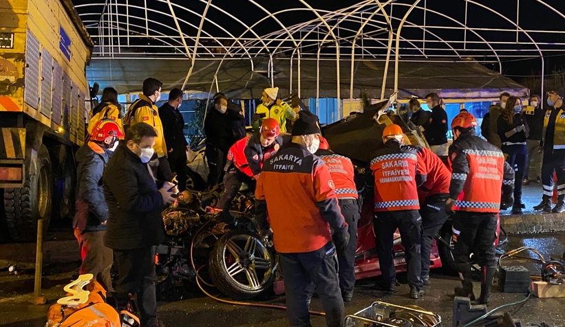 Serdivan'da dehşete düşüren kaza; 1 ölü, 3 yaralı