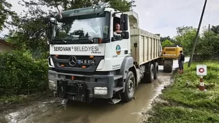 Serdivan’da yağış sonrası onarım ve temizlik çalışması