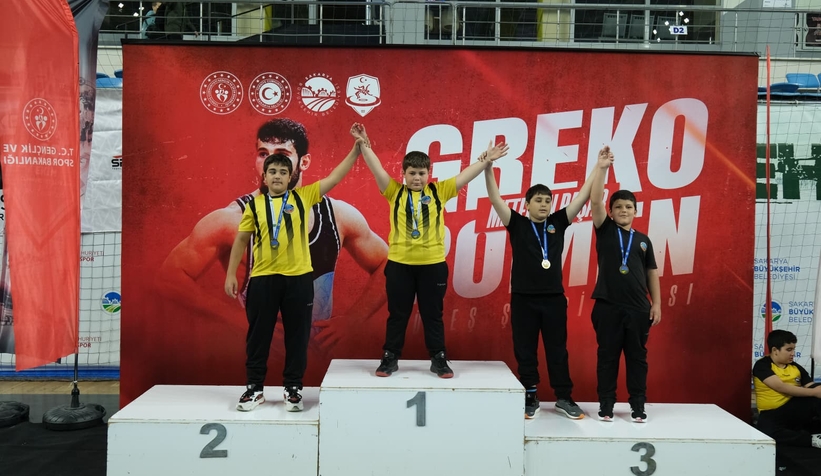 Serdivanlı Güreşçilerden çifte şampiyonluk