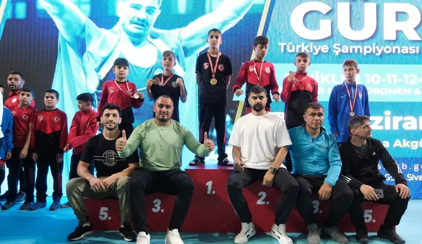 Serdivanlı sporcular Sivas’tan madalyalarla döndü