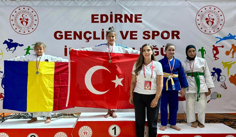 Serra Sakarya’nın gururu oldu