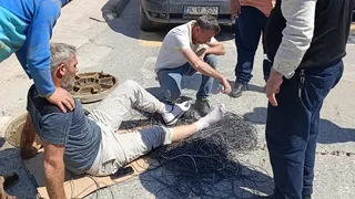 Servis aracı telekom çalışanının ayağını ezdi