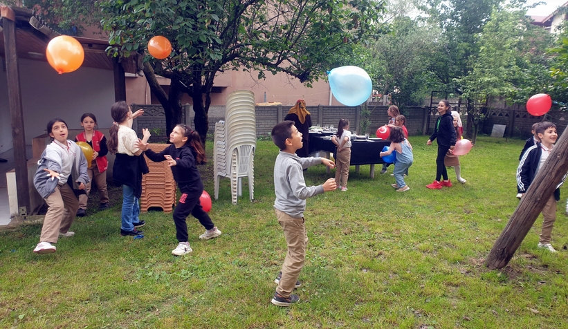  Servisinde taşıdığı öğrencilere sene sonu ödül sözünü tuttu