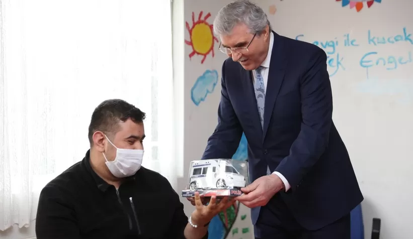 Sevgi ile kucaklayan yürek engel tanımaz