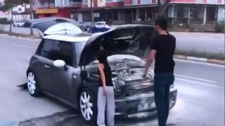 Seyir halinde alev aldı