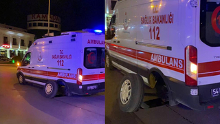 Seyir halindeki ambulansın tekeri çıktı