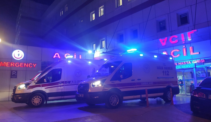 Seyir halindeki aracından düşen bebeğini ezdi