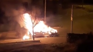 Seyir halindeki otomobil alev alev yandı