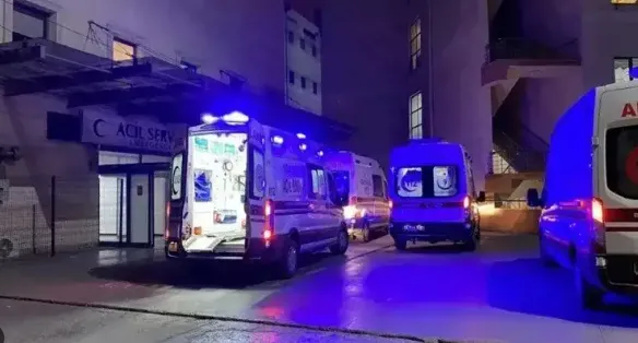 Seyyar satıcının saldırdığı 2 zabıta yaralandı